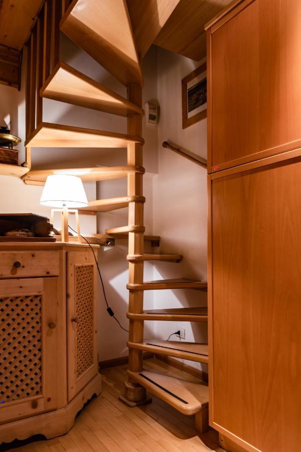 Sciliarguesthouse-Due Piani Parcheggio Privato 카스텔로토 외부 사진